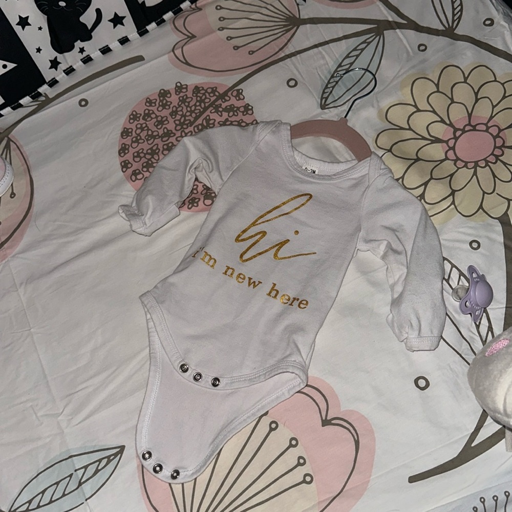 NWOT Hi, I’m new here onesie 0-3 months